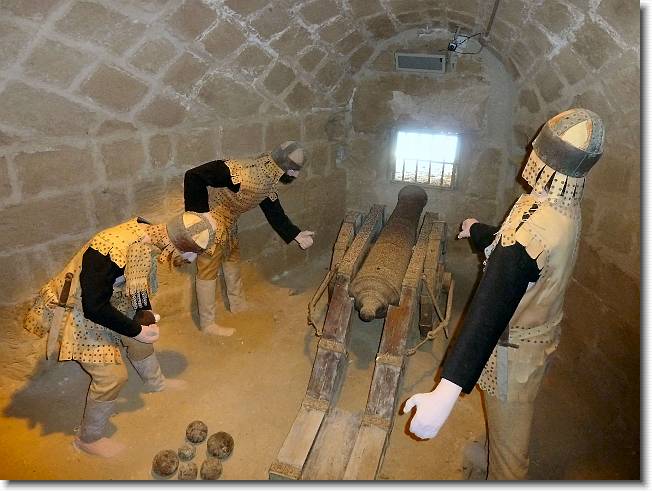 Clicca per scorrere le foto originali ingrandite