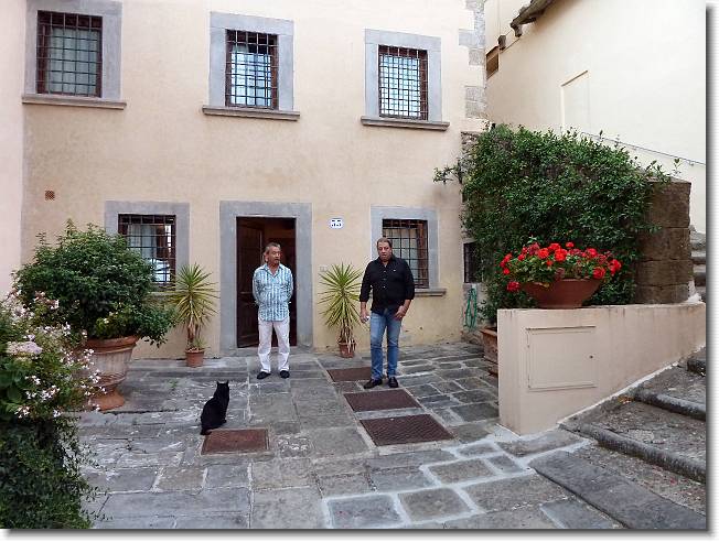 Clicca per scorrere le foto originali ingrandite