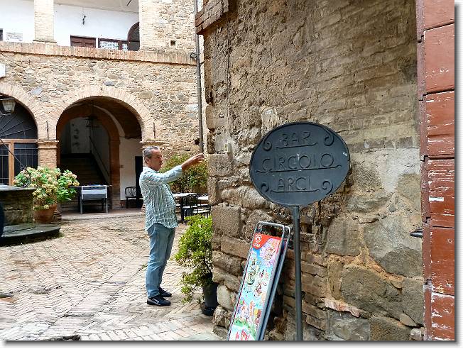 Clicca per scorrere le foto originali ingrandite