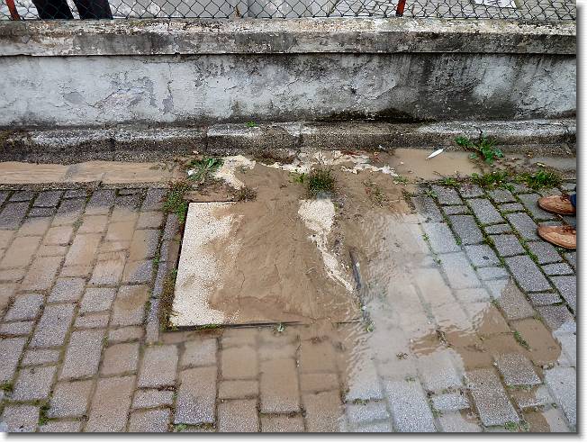 Clicca per scorrere le foto originali ingrandite