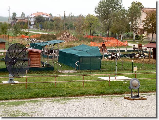 Clicca per scorrere le foto originali ingrandite