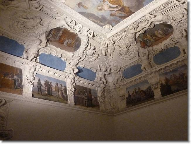 Clicca per scorrere le foto originali ingrandite
