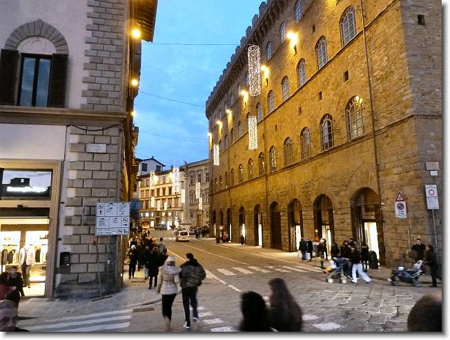 Clicca per scorrere le foto originali ingrandite