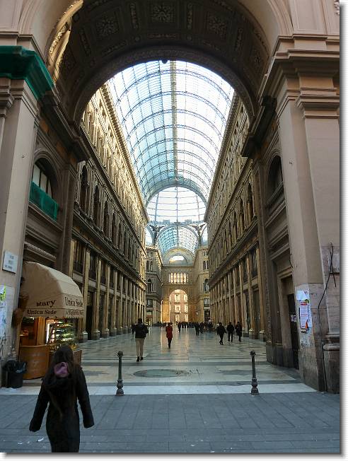 Clicca per scorrere le foto originali ingrandite