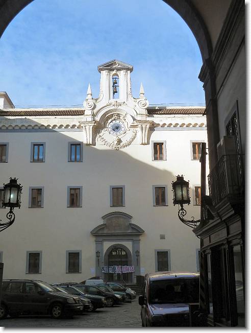 Clicca per scorrere le foto originali ingrandite