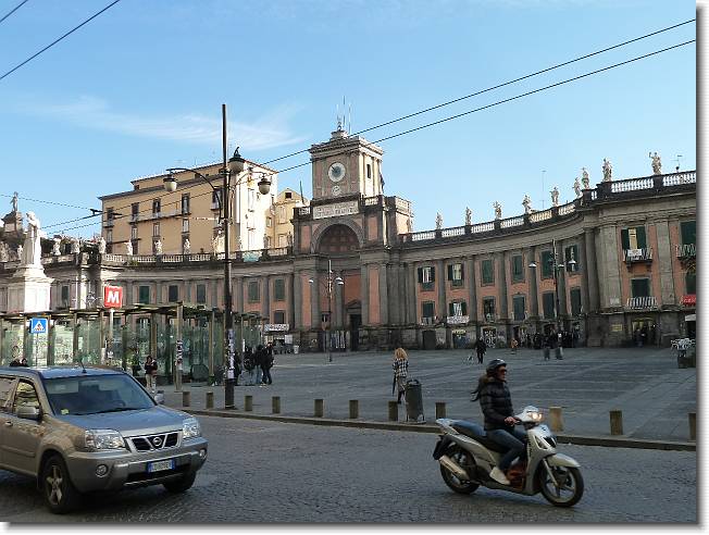 Clicca per scorrere le foto originali ingrandite