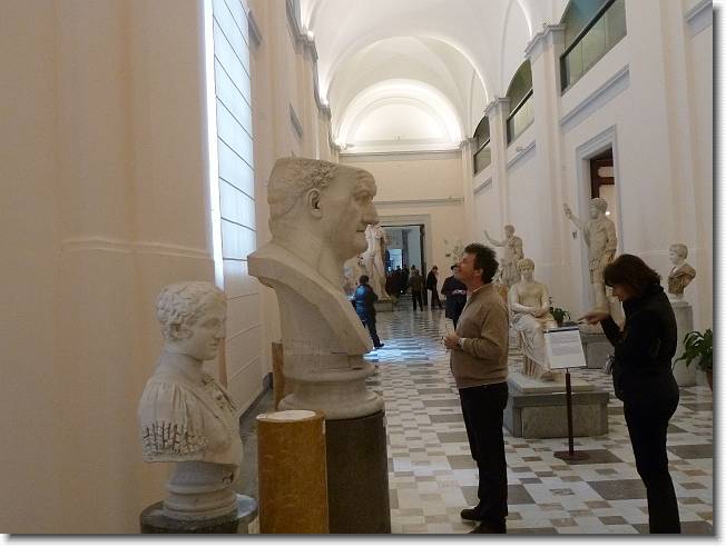 Clicca per scorrere le foto originali ingrandite