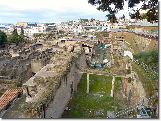 Clicca per scorrere le foto originali ingrandite