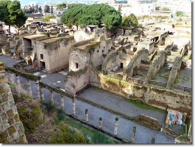 Clicca per scorrere le foto originali ingrandite