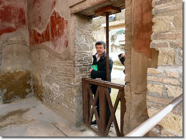 Clicca per scorrere le foto originali ingrandite