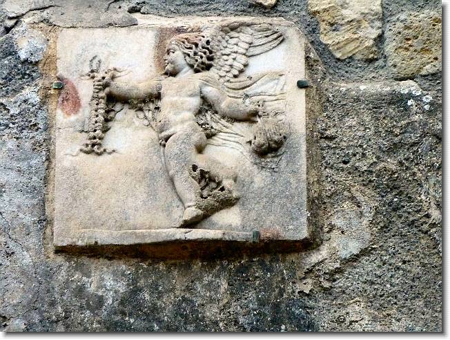 Clicca per scorrere le foto originali ingrandite