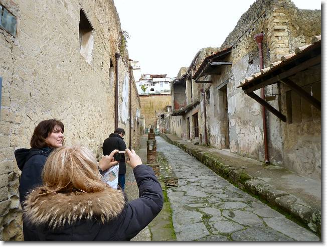 Clicca per scorrere le foto originali ingrandite