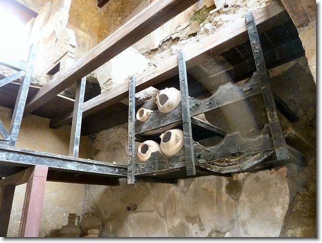 Clicca per scorrere le foto originali ingrandite