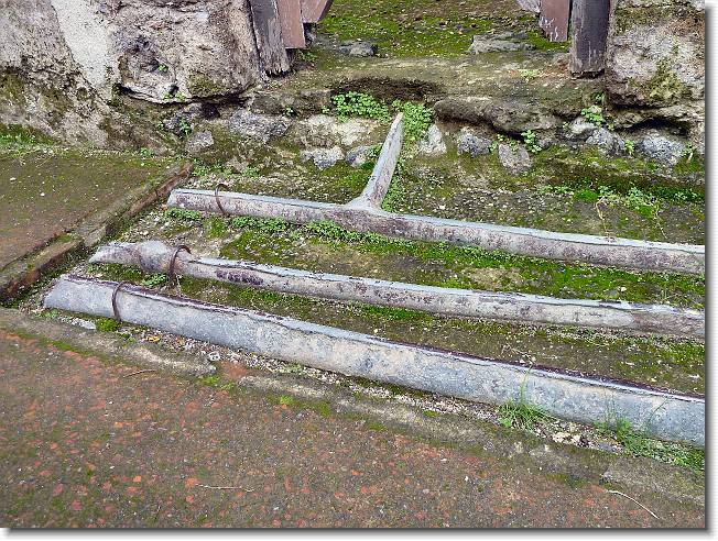 Clicca per scorrere le foto originali ingrandite
