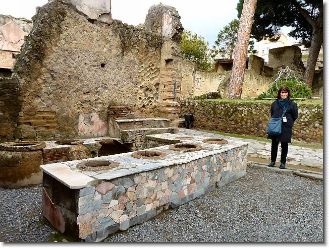 Clicca per scorrere le foto originali ingrandite