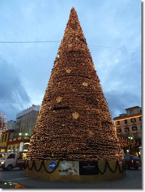 Clicca per scorrere le foto originali ingrandite