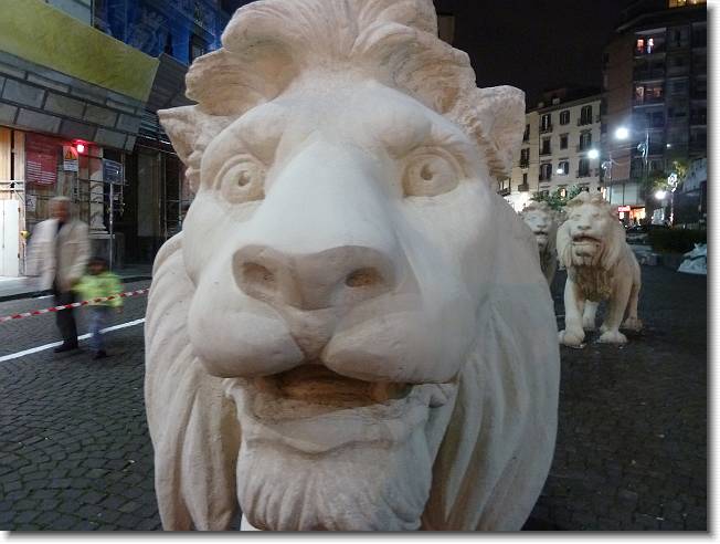 Clicca per scorrere le foto originali ingrandite