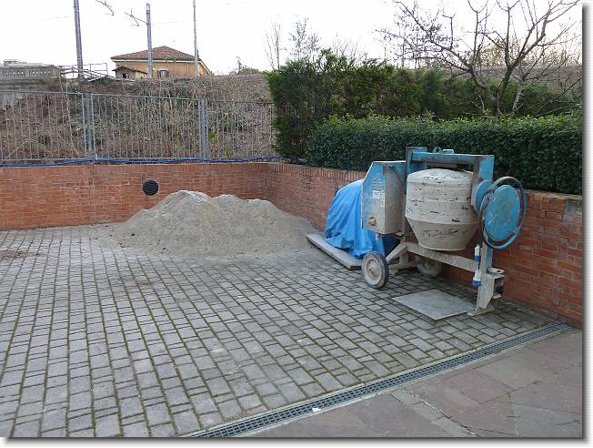 Clicca per scorrere le foto originali ingrandite