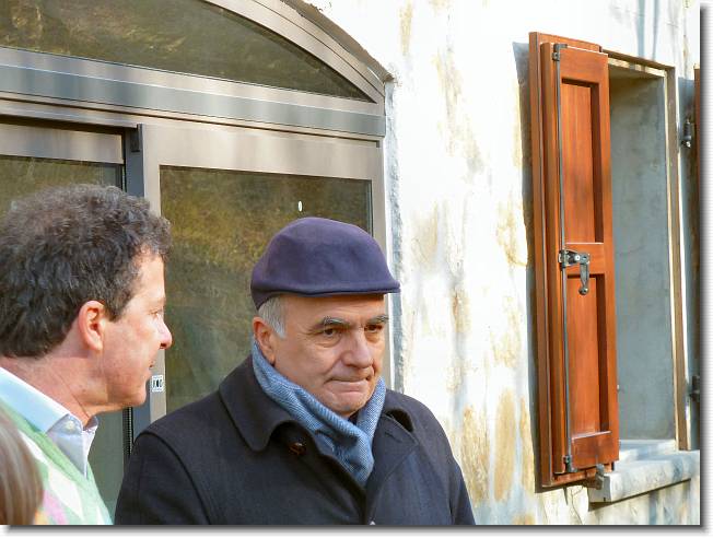 Clicca per scorrere le foto originali ingrandite