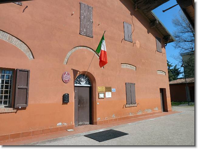 Clicca per scorrere le foto originali ingrandite