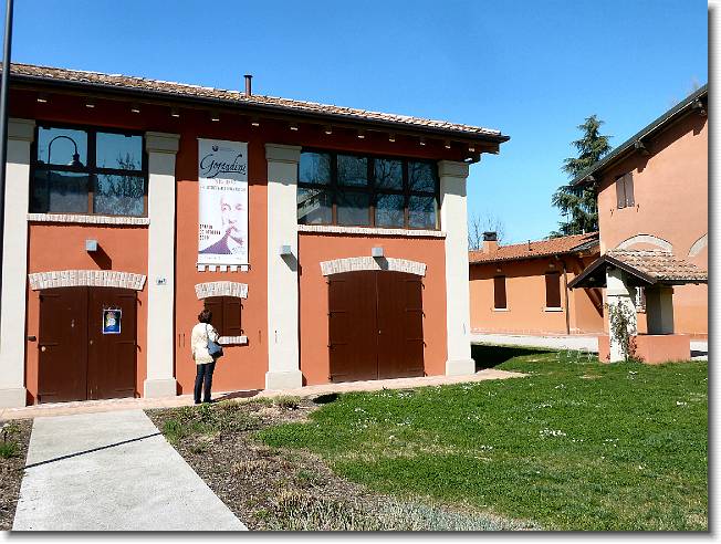 Clicca per scorrere le foto originali ingrandite