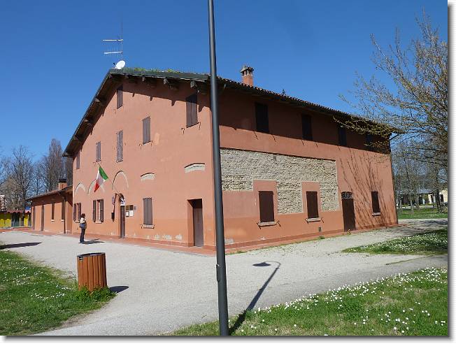 Clicca per scorrere le foto originali ingrandite