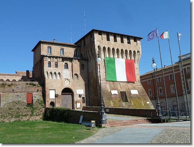 Clicca per scorrere le foto originali ingrandite