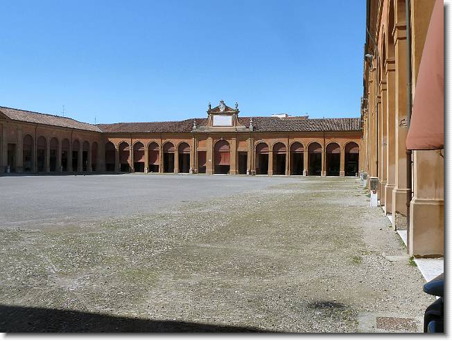 Clicca per scorrere le foto originali ingrandite