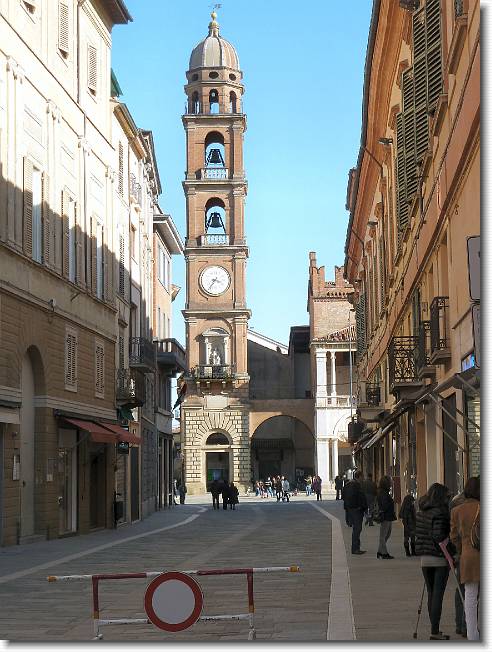 Clicca per scorrere le foto originali ingrandite