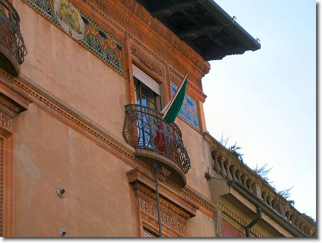 Clicca per scorrere le foto originali ingrandite