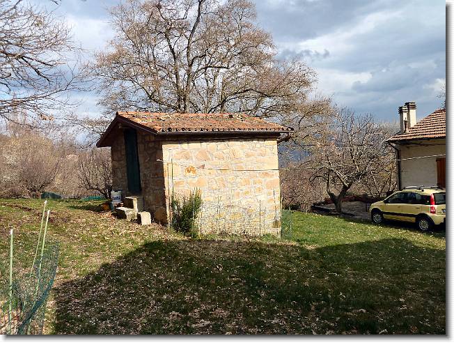 Clicca per scorrere le foto originali ingrandite