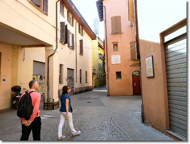 Clicca per scorrere le foto originali ingrandite