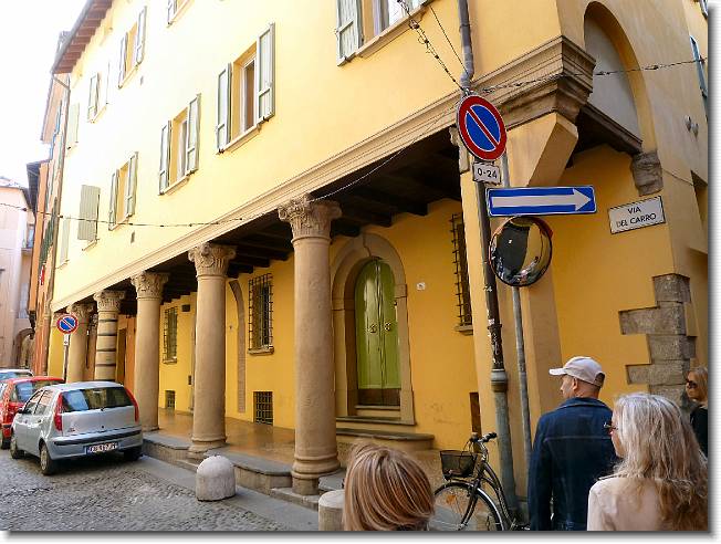 Clicca per scorrere le foto originali ingrandite