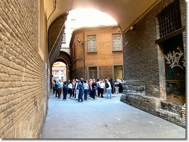 Clicca per scorrere le foto originali ingrandite