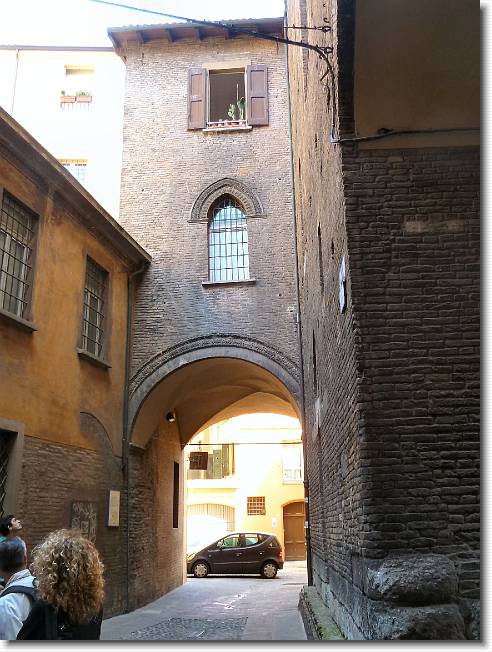 Clicca per scorrere le foto originali ingrandite