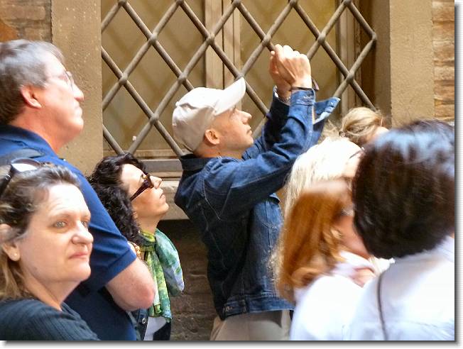 Clicca per scorrere le foto originali ingrandite