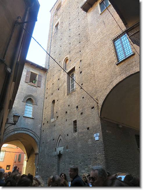 Clicca per scorrere le foto originali ingrandite