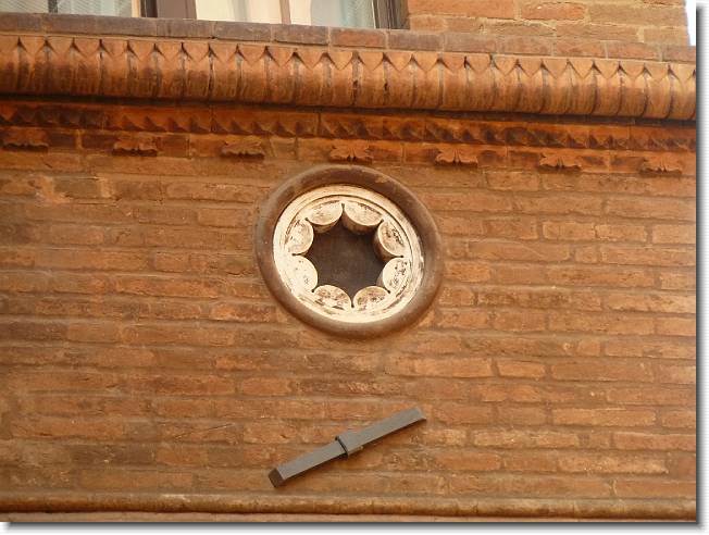 Clicca per scorrere le foto originali ingrandite