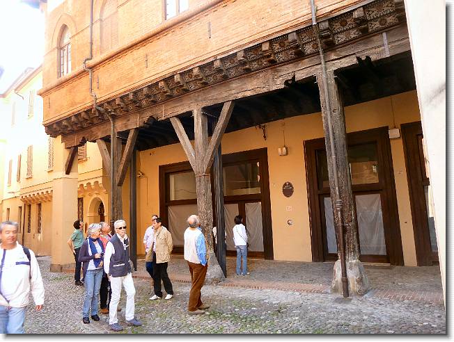 Clicca per scorrere le foto originali ingrandite