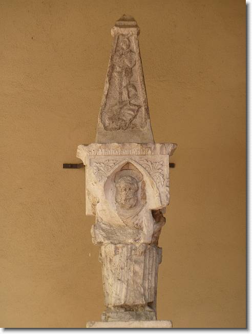 Clicca per scorrere le foto originali ingrandite