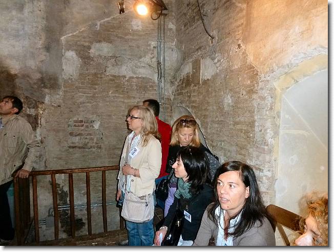 Clicca per scorrere le foto originali ingrandite