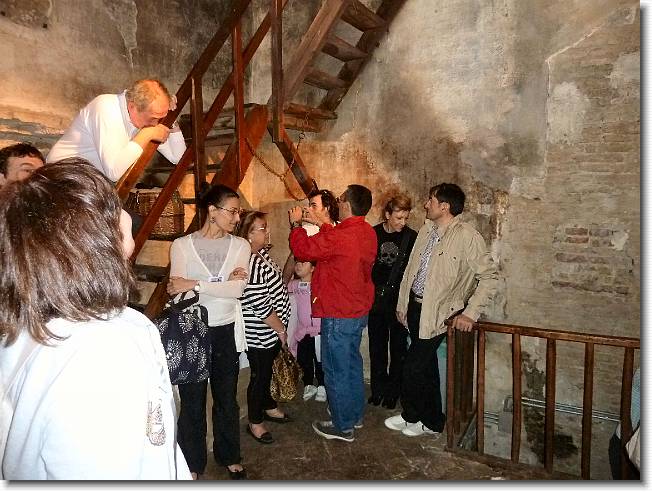Clicca per scorrere le foto originali ingrandite
