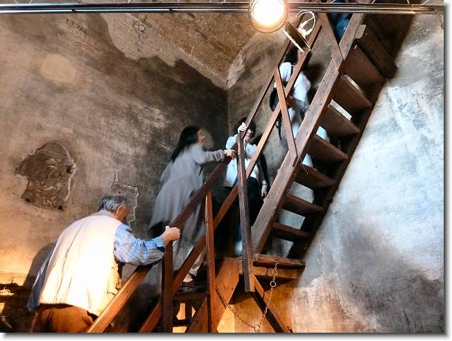Clicca per scorrere le foto originali ingrandite