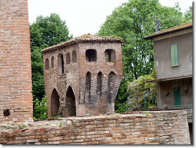 Clicca per scorrere le foto originali ingrandite