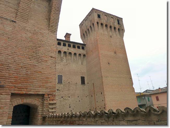 Clicca per scorrere le foto originali ingrandite