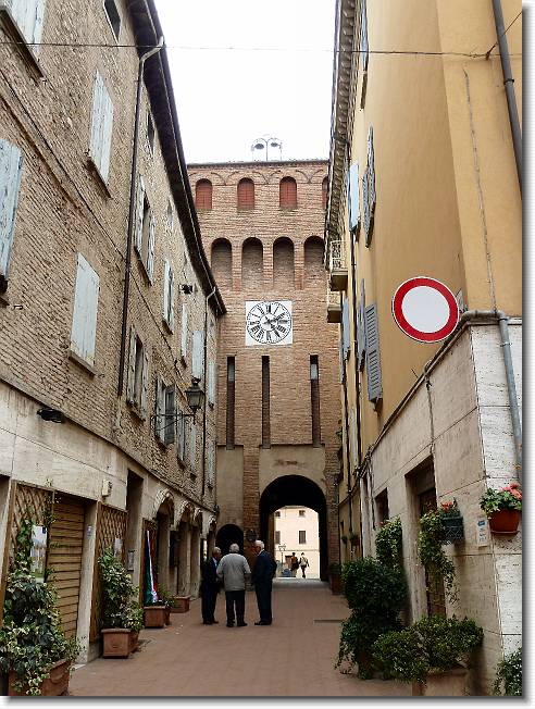 Clicca per scorrere le foto originali ingrandite