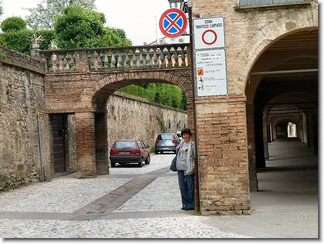 Clicca per scorrere le foto originali ingrandite