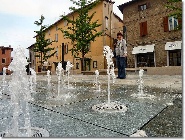 Clicca per scorrere le foto originali ingrandite