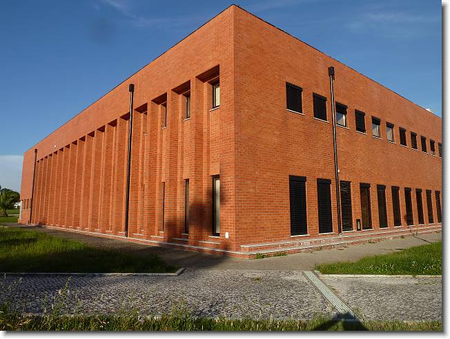 Clicca per scorrere le foto originali ingrandite
