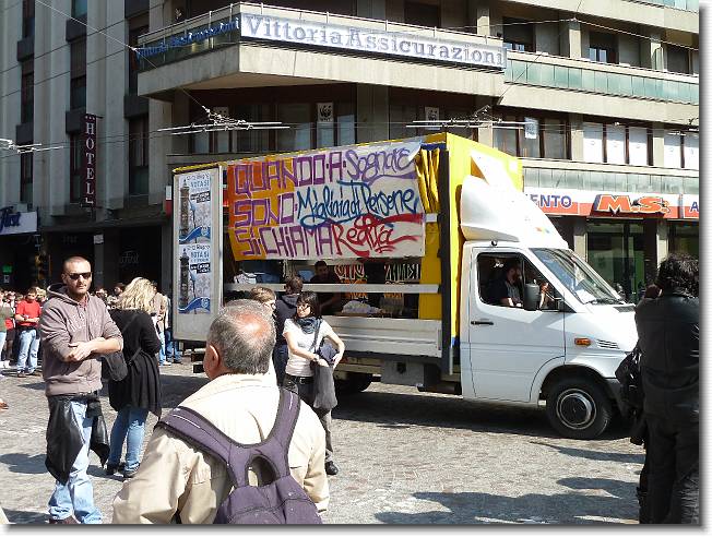 Clicca per scorrere le foto originali ingrandite